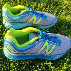 Womans New Balance Fresh Foam Running Walking trail shoes size 8 + Bon